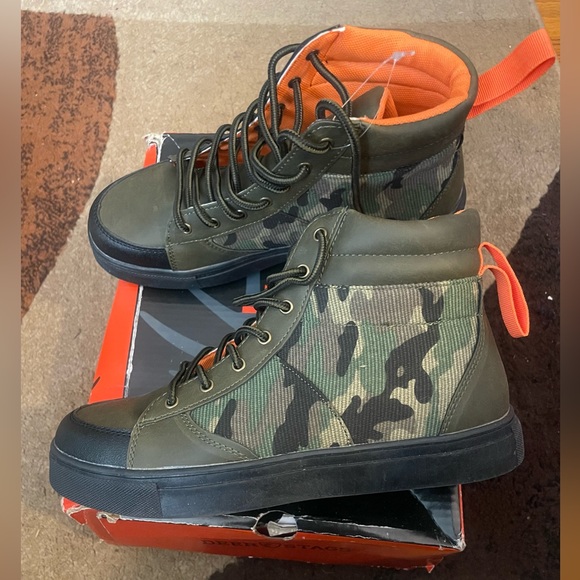 Deerstags boys sneaker boot size 4.5 $35 - Picture 3 of 4